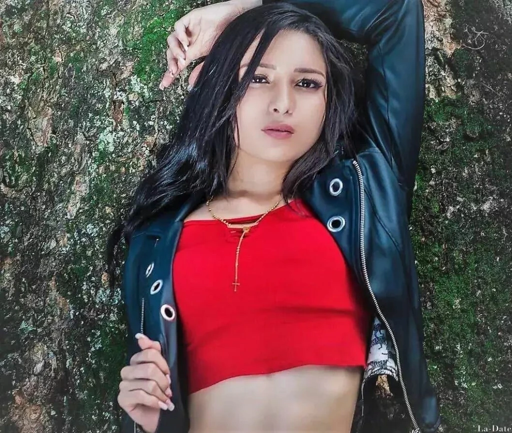 Alismari Profile image 2